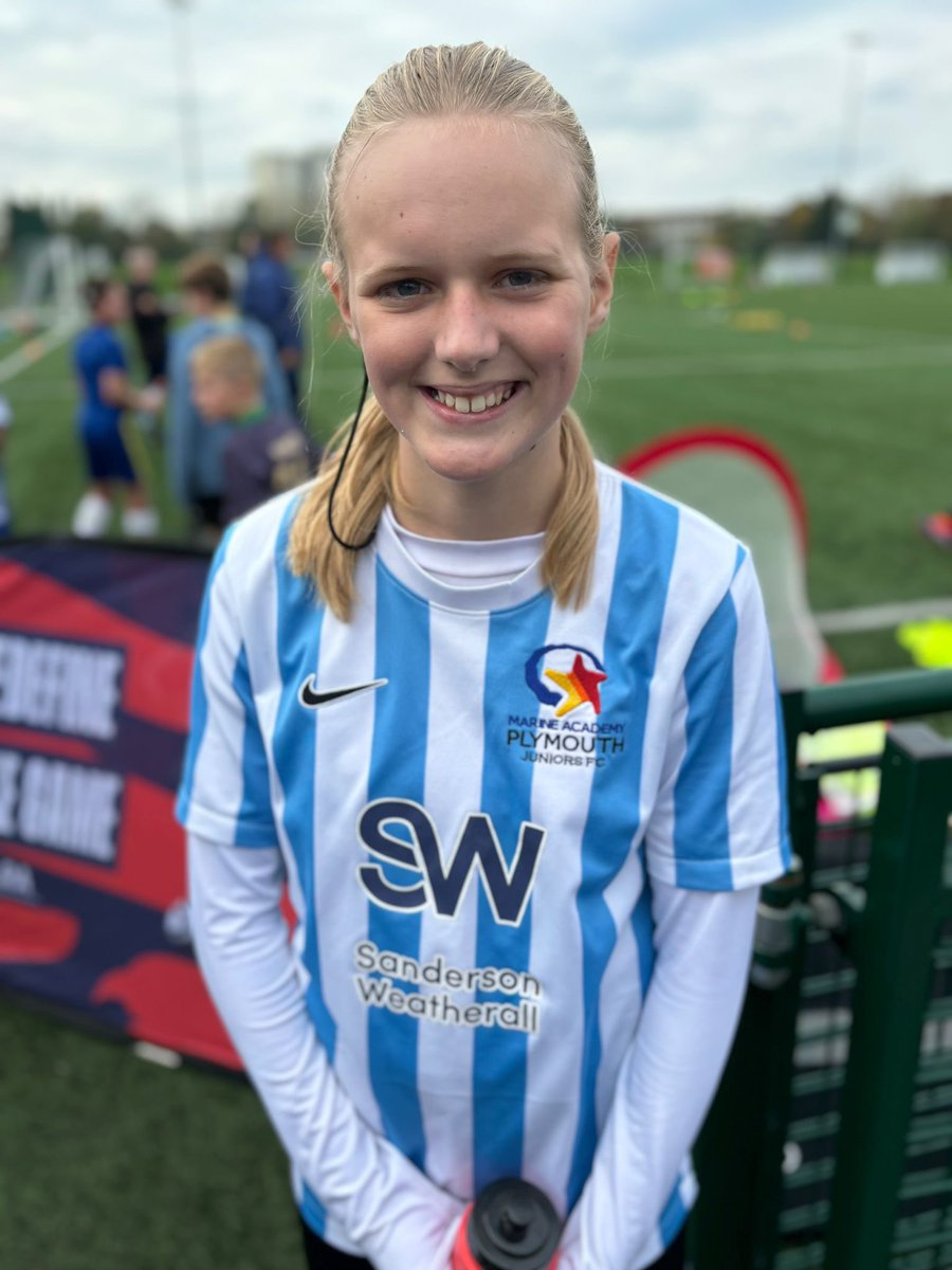 VictoriaOakes7's tweet photo. What else are half terms for🤣🤣😍⚽️⚽️ always working so hard to achieve her dreams 😀😀 @MOakesHoS @MountKellyFooty https://t.co/dpqLzWjNcU