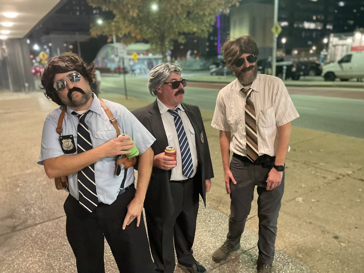 Stub_Me_Down's tweet photo. We love Halloween! #MastersChamp #SMDCaddie #beastieboys #billystrings https://t.co/S0FqsIpiq5