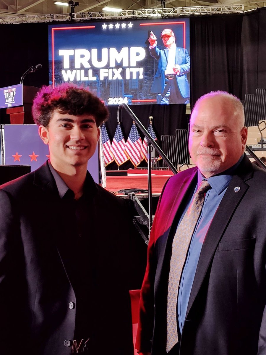 MIPOAM's tweet image. POAM are representing Michigan&apos;s largest Law Enforcement Community at the Trump Rally today in Warren, MI. #Notgarbage #POAMSTRONG