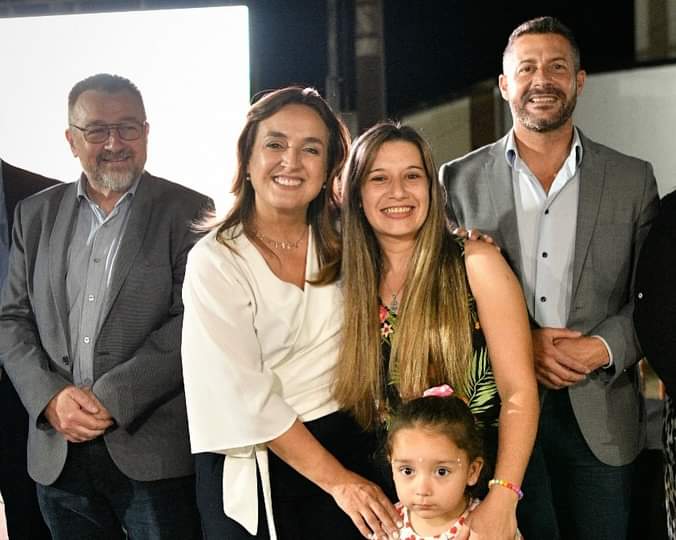 abraham_galo's tweet photo. Junto a la Vicegobernadora, @myriprunotto, recorrimos las localidades de #Morrison, #Cintra y #Noetinger.
En estas visitas entregamos viviendas semilla a los vecinos de las localidades, además, de la inauguración de un Sum en Morrison en el marco de su 157º aniversario. https://t.co/NCVOlxhCAX