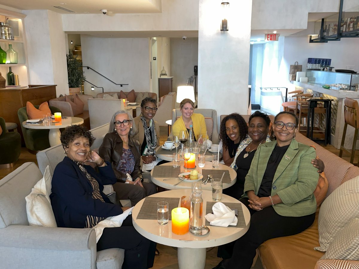 What a powerhouse group of nurses! We love seeing our #MacyFacultyScholars enjoying the fellowship of one another at #HPC2024!