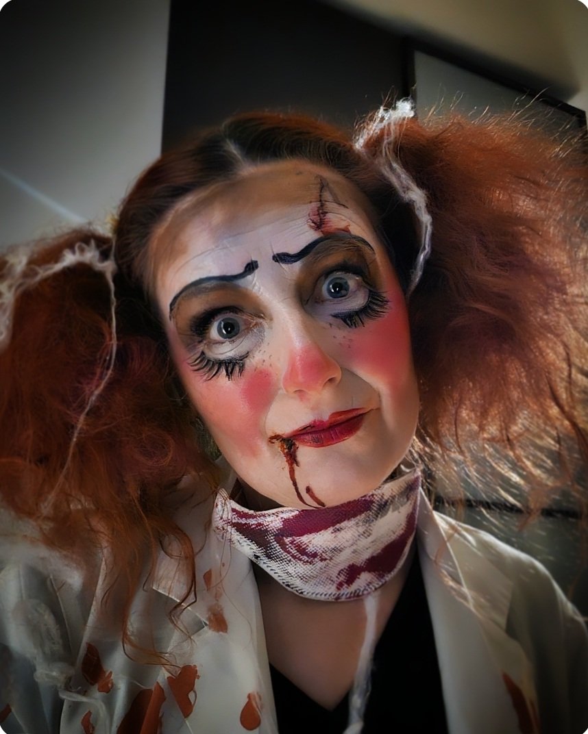 A day late but Happpy Belated Halloween 🎃 from Dr. Dol. 

Sorry I'm off duty 💉