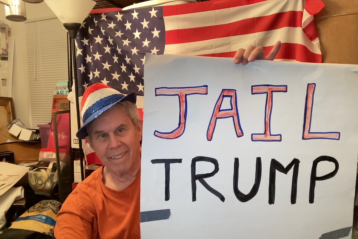 HowardPearlman9's tweet image. #VoteStraightBlue and we can #LockUpTrump for all the crimes #Trump has committed !

#SaveAmerica and #USDemocracy Vote for #KamalaHarris !