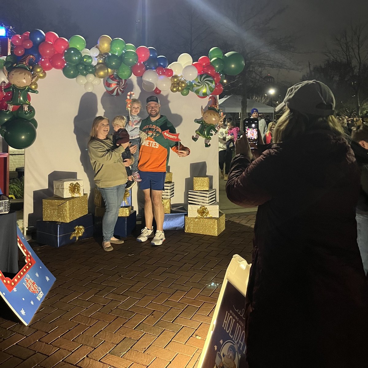 Light Up BGKY (@lightupbgky) on Twitter photo Our collegiate collaborators and partners are <a href="/wku/">Western Kentucky University</a> and <a href="/SKY_NewsEvents/">SKYCTC</a>! Cherry Hall on WKU's campus will be lit up for the season starting Light Up week! SKyCTC elves are helping out at <a href="/DowntownBGKY/">Downtown BGKY</a> Lights Up on Fri, Dec 6, from 5-8pm at Circus and Fountain Square Parks!☃🌟 Our collegiate collaborators and partners are <a href="/wku/">Western Kentucky University</a> and <a href="/SKY_NewsEvents/">SKYCTC</a>! Cherry Hall on WKU's campus will be lit up for the season starting Light Up week! SKyCTC elves are helping out at <a href="/DowntownBGKY/">Downtown BGKY</a> Lights Up on Fri, Dec 6, from 5-8pm at Circus and Fountain Square Parks!☃🌟