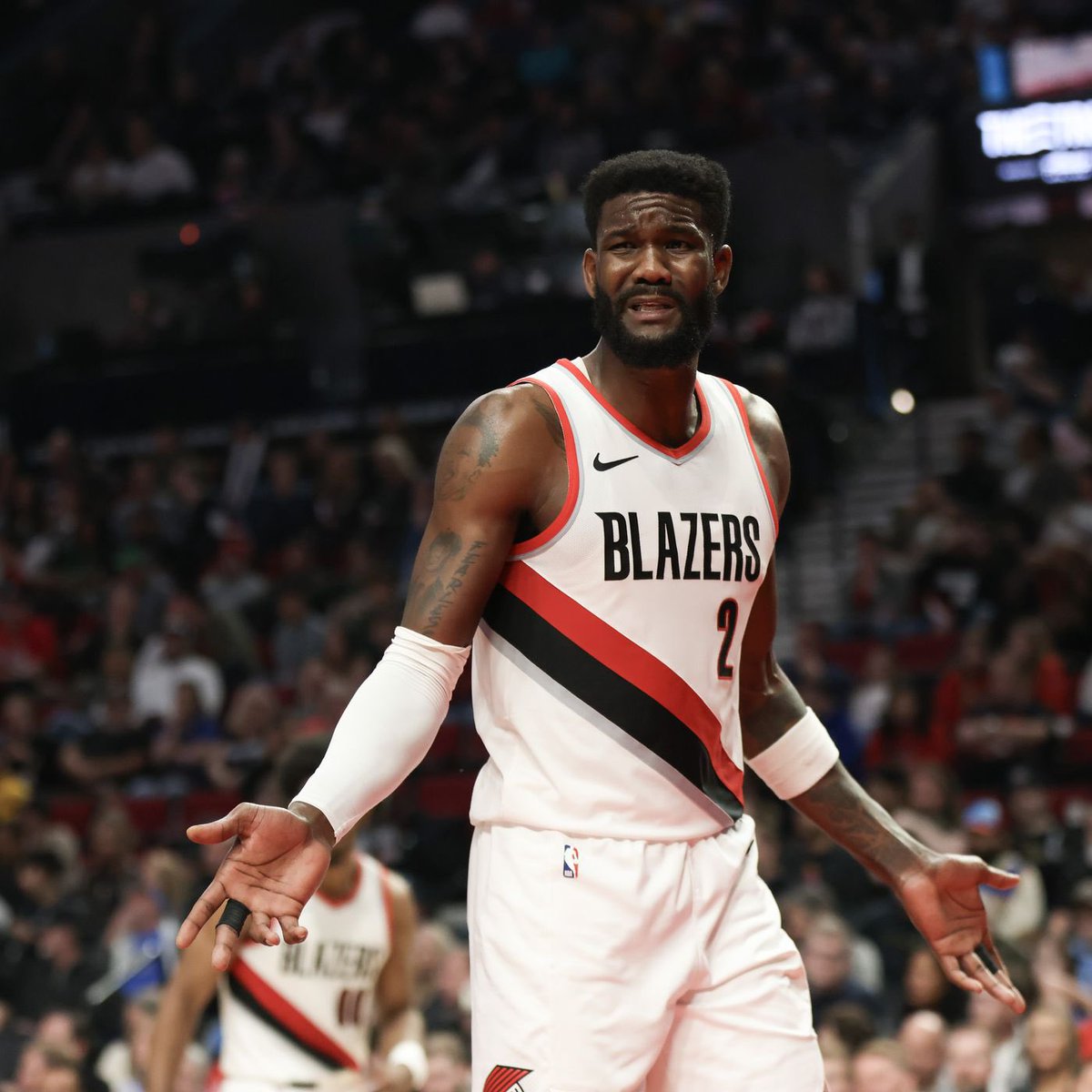 SharpStrategy's tweet photo. My bet for tonight
NBA
Thunder/Blazers
Deandre Ayton under 15.5 points

Chet Holmgren affect. No center does well against him. This season opposing centers are all below scoring average in games against him. Ayton scored 11 and 5 in the games against OKC last year #nba https://t.co/FkoId96mfW