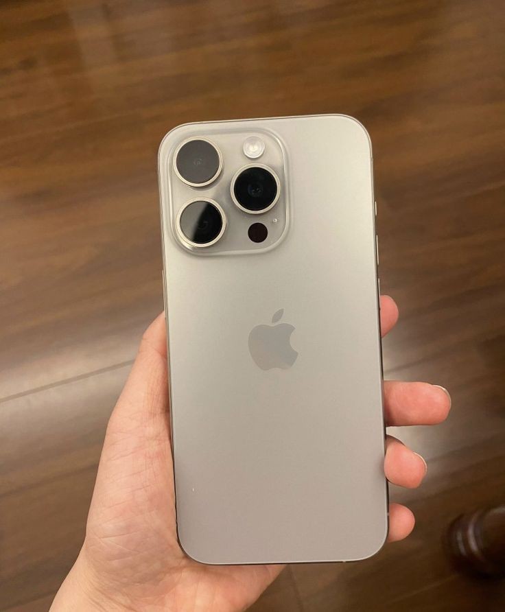 Surgical_15's tweet image. Naya phone launch ho gya ha !
I phone 16 pro max 🤭
Agr apko ye mobile pasand ha to like Kary plz 🥰❤️
#iphoneuser #smartphone #tech #gadgets #innovation #mobile