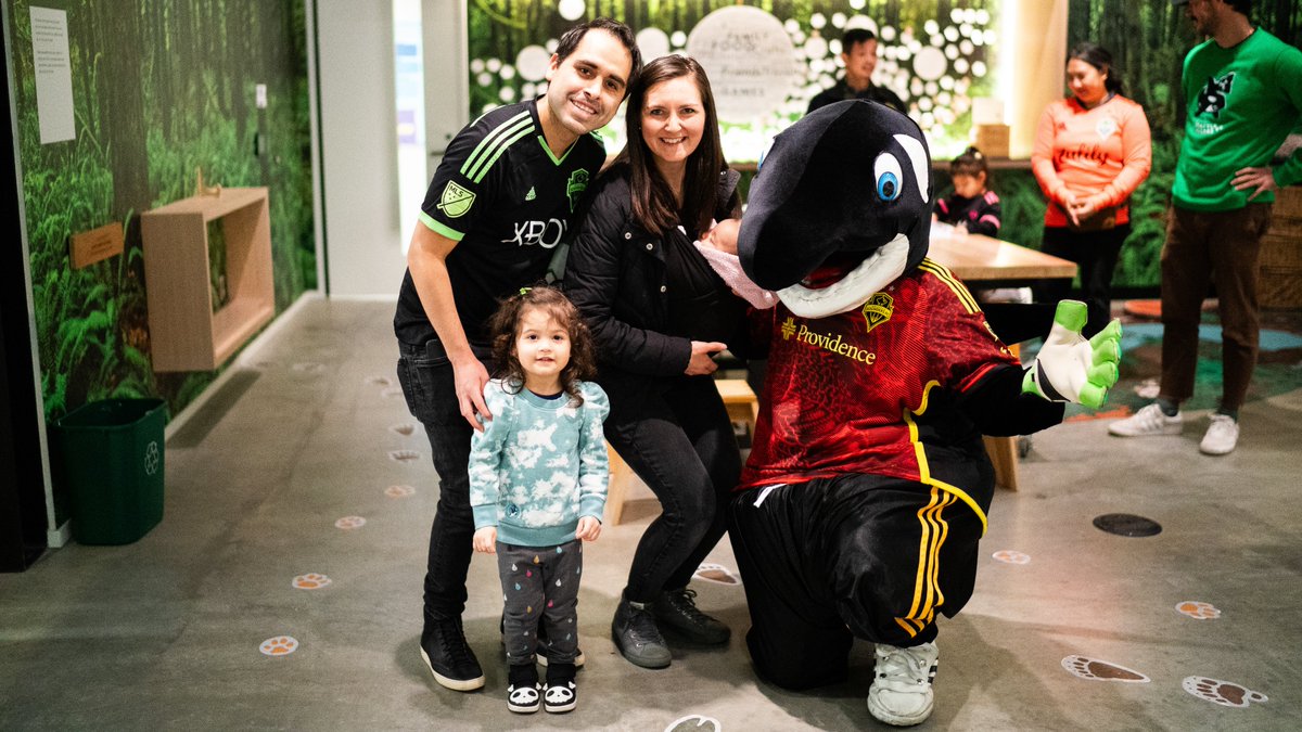 Seattle Sounders FC (@soundersfc) on Twitter photo Celebrate Native American Heritage Month with us ๐
Join us on Nov. 17 at the Burke Museum to meet <a href="/brad_evans3/">brad evans</a>, Sammy the Sounder, and enjoy a free taco from <a href="/OffTheRezTruck/">Off the Rez</a>.
Free admission to anyone in Sounders gear!
MORE: sndrs.com/67v4wswa Celebrate Native American Heritage Month with us ๐
Join us on Nov. 17 at the Burke Museum to meet <a href="/brad_evans3/">brad evans</a>, Sammy the Sounder, and enjoy a free taco from <a href="/OffTheRezTruck/">Off the Rez</a>.
Free admission to anyone in Sounders gear!
MORE: sndrs.com/67v4wswa