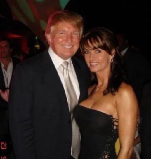 LakeLouise1988's tweet photo. @realDonaldTrump Thank you Honey.  Kisses.  ppsstt …don’t tell Melania. (wink) https://t.co/0kydmmChr0