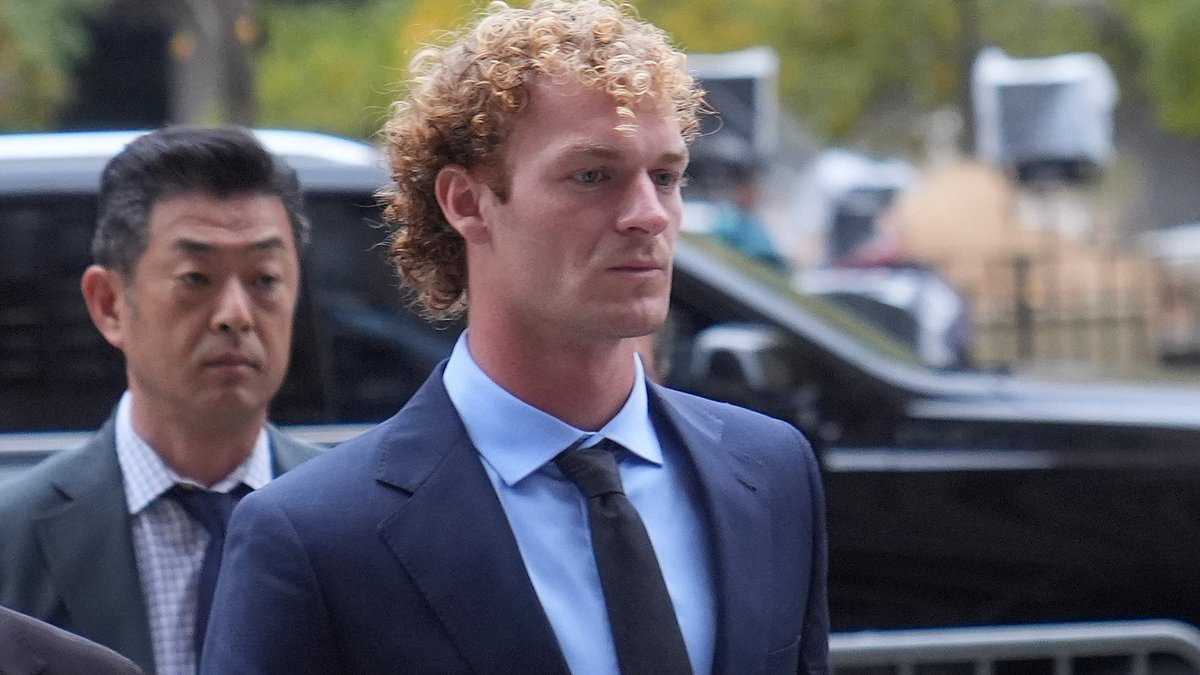 DailyMail's tweet image. Daniel Penny court bombshell: Homeless man still had a pulse after chokehold that prosecutors say killed him trib.al/thykeKl