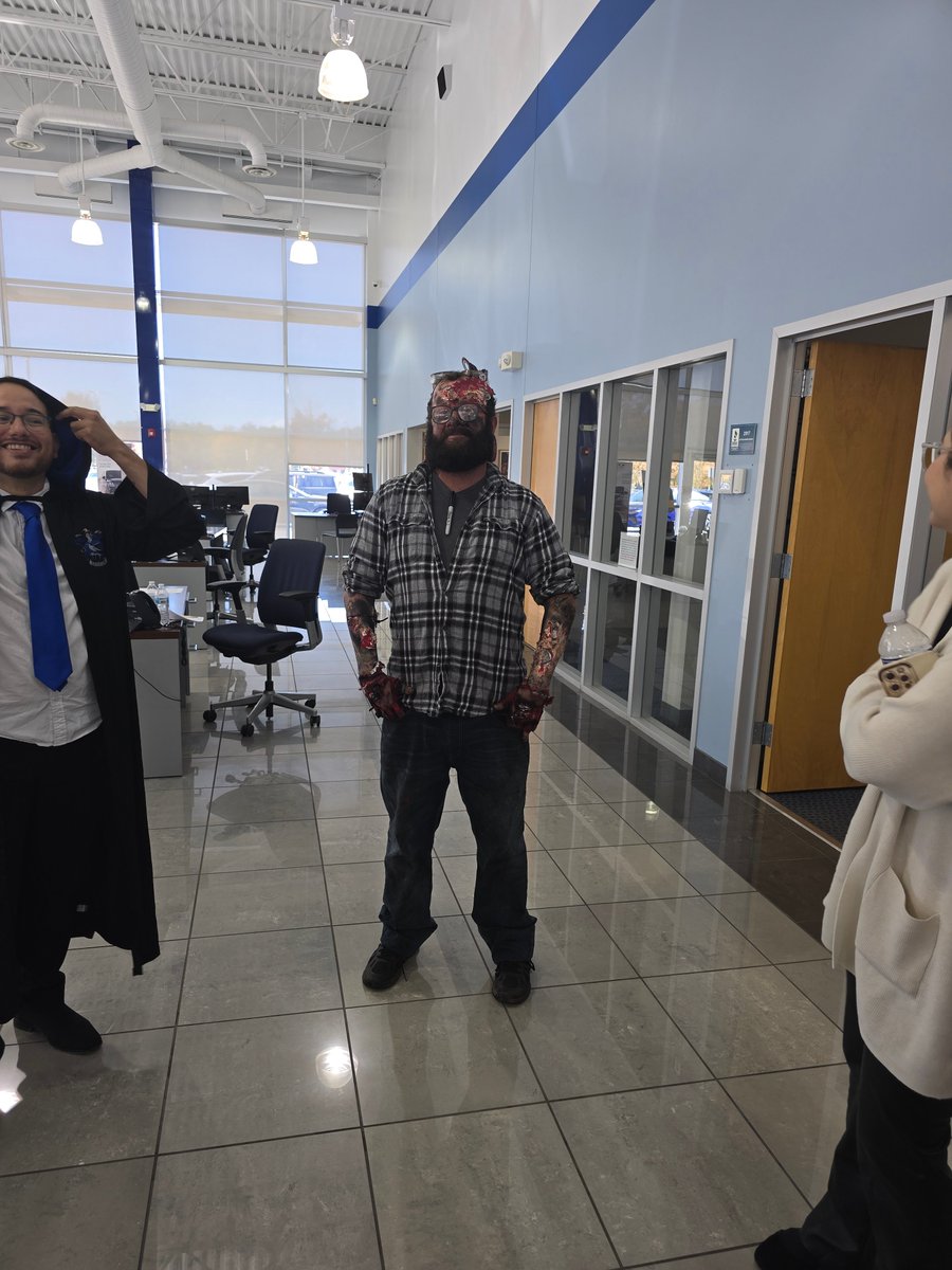 HyundaiVirginia's tweet photo. 👻 #HappyHalloween from the Hyundai Genesis of Chantilly Family! 🎃 https://t.co/MGW6iM0Ehv