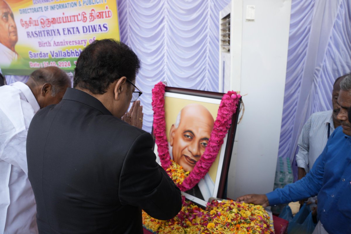 LGov_Puducherry's tweet photo. Paid tributes to #IronMan of India #SardarVallabhbhaiPatel on his Birth Anniversary #RashtriyaEktaDivas, along with Honb #CM. Inspected Guard of Honour & administered the #NationalUnityPledge.
@rashtrapatibhvn @narendramodi @AmitShah @mygovindia @PIB_India @MinOfCultureGoI https://t.co/DOYjwb50Le