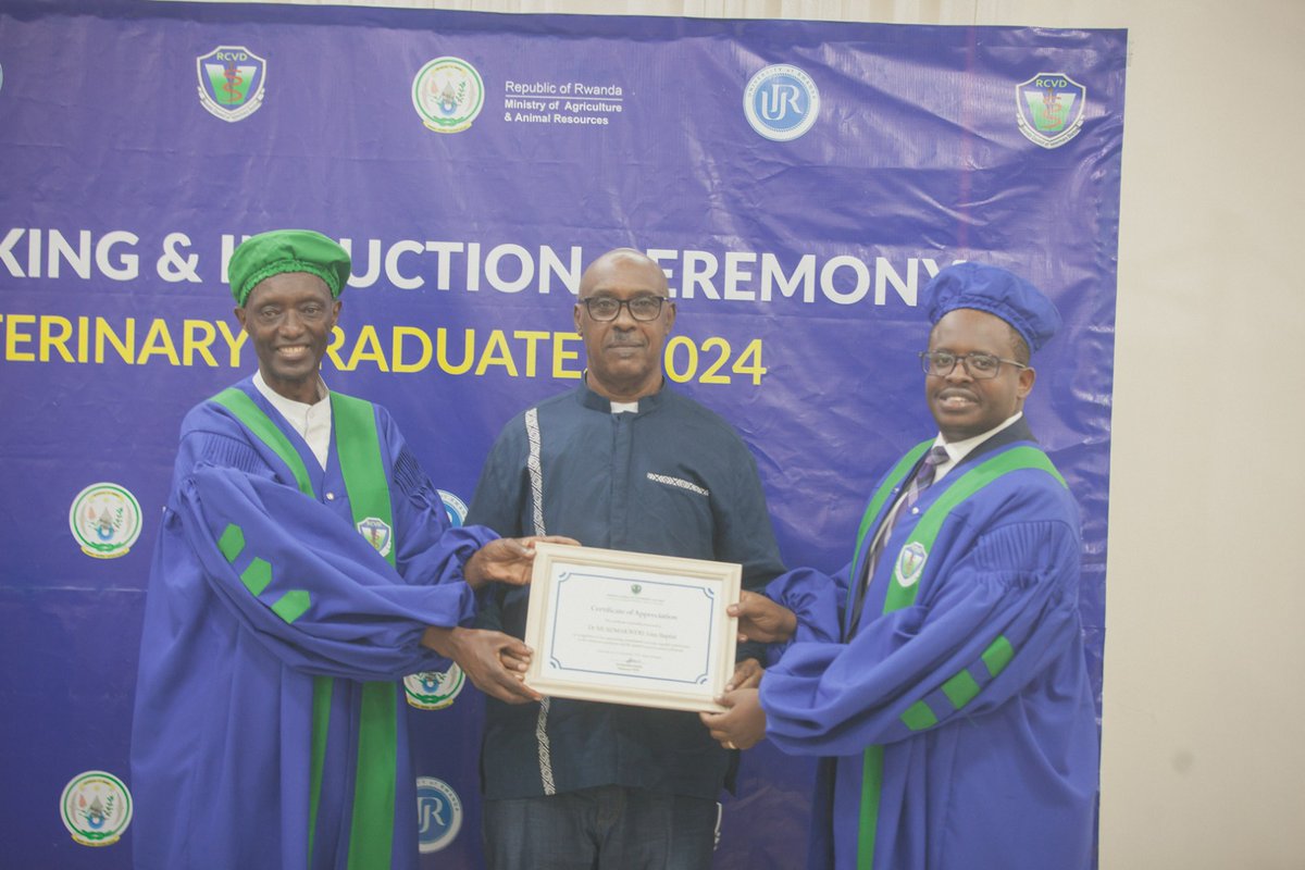 2/2

The event was marked  by the #awarding of top-performing graduates and the #recognition of senior #veterinarians for their invaluable contributions to advancing veterinary medicine and animal resources sector in Rwanda. <a href="/RwandaAgri/">Ministry of Agriculture & Animal Resources |Rwanda</a> <a href="/olivikam/">Olivier Kamana</a> 
<a href="/NdorimanaC/">J Claude Ndorimana</a> <a href="/FabriceNdayise4/">Fabrice Ndayisenga</a>