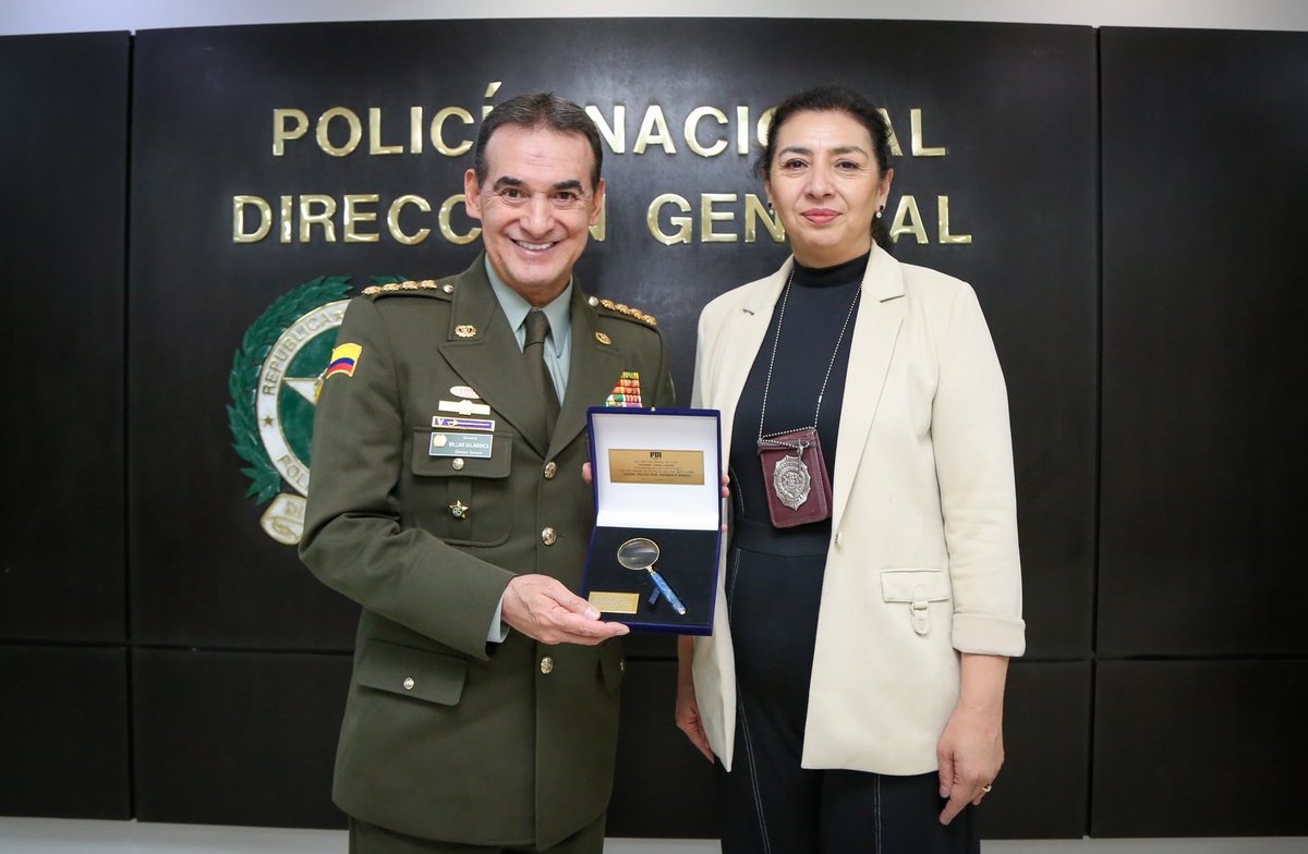 ¡Valioso encuentro con Chile! En el marco del aniversario 133 de la Policía Nacional de Colombia y en desarrollo del horizonte institucional de #CooperaciónInternacional sostuvimos encuentro con delegación de la Policía de Investigaciones del hermano país, encabezada por la