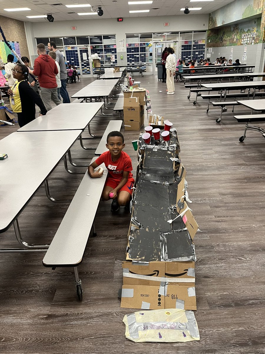 growinggiftedco's tweet image. The fun and learning never stops in @RichardsonISD GT services!  Check out these Richland Rockets and their favorite adults rocking the #CardboardChallenge!  #RISDBeTheOne #giftededucation  @RLErockets1 @RISDCCR @billgattus