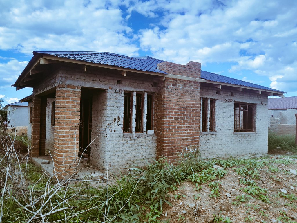 haploz99's tweet image. Ndoda kuroora asi ndoda kutanga ndafencer !!!