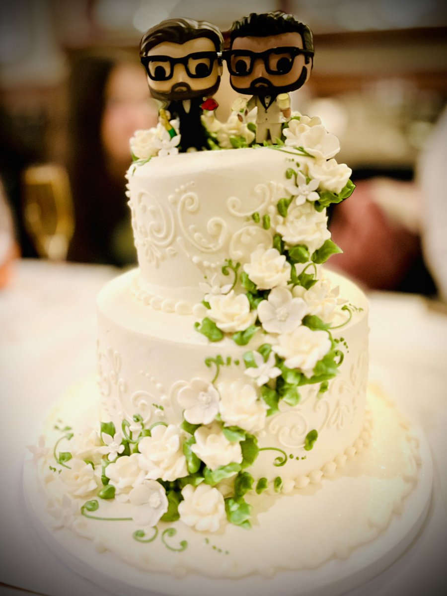 cuppypops's tweet photo. Our #FunkoPop Wedding Cake! 💚 @originalfunko https://t.co/mjtSrvS0GQ