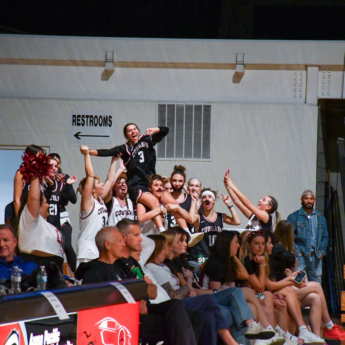 azusapacific's tweet photo. APU celebrated Midnight Madness to kick off our basketball season with performances by men's and women's basketball, acrobatics and tumbling, cheer, and our Pacific Islanders Organization. So excited to cheer on the Cougs this season! https://t.co/FgPoBios1b