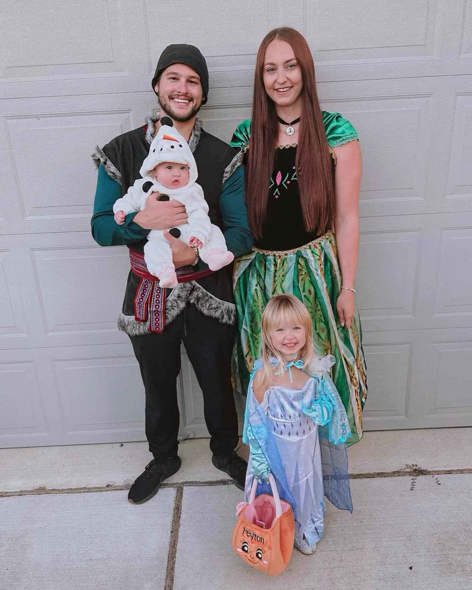 tothefrontier's tweet photo. 👻 Trick or Treat! 🎃 Check out Frontier Marketing’s Halloween costumes!

#FrontierMarketing #ToTheFrontier #SmallBusiness #DigitalMarketing #Marketing #SocialMedia #SEO https://t.co/yZ5XZKDuHs