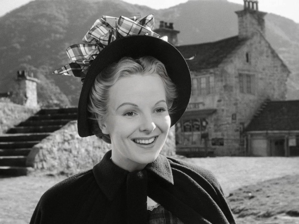 LoveOldMoviez's tweet image. #AnneLee starred as Emily Collingwood in #FortApache. She was a British actress whose breakthrough role was in How Green Was My Valley, who also toured &amp;amp; entertained allied troops with the U.S.O. during WWII. Late in life she was paralyzed from the waist down in a car accident.