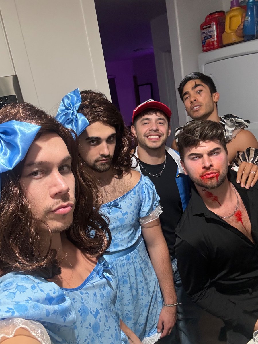 DavidArchie's tweet image. Gotta catch ‘em all #halloween