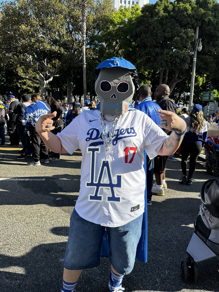 Razzball's tweet photo. Think I captured the best parts of the Dodgers parade enjoy https://t.co/EC4WOWyNkN