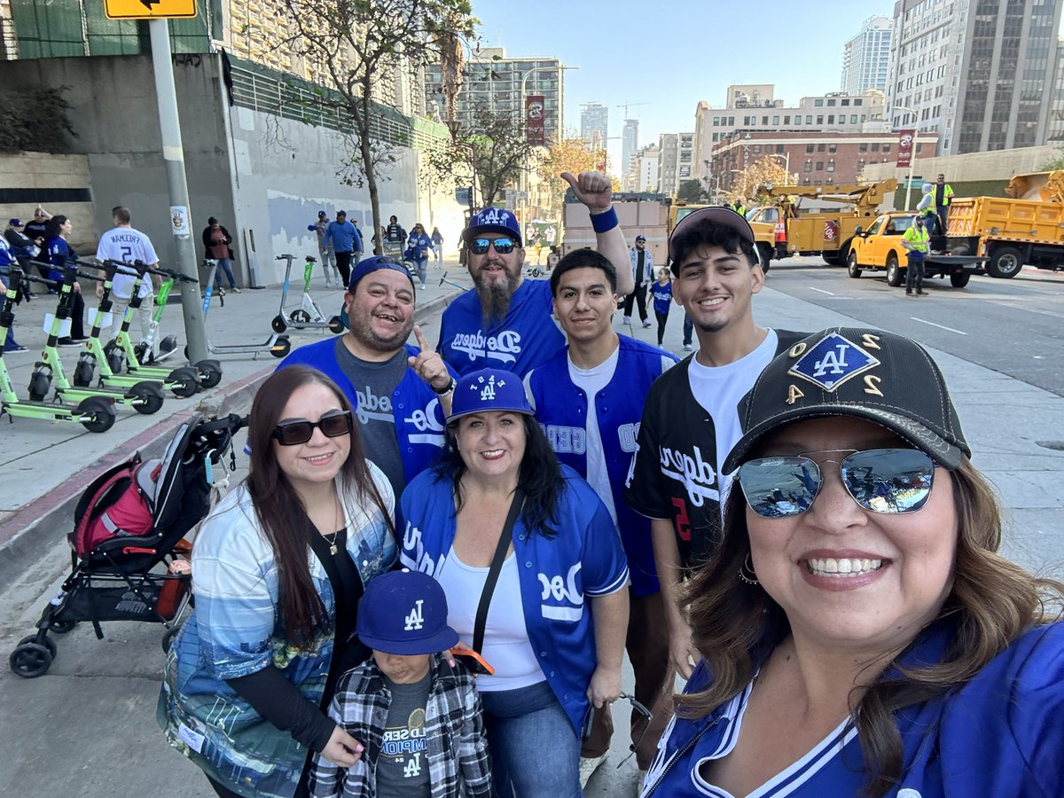 natalieg325's tweet photo. We’re here! #Dodgers #worldseries2024 @ESPNLosAngeles https://t.co/FJ4MZ3HtNj