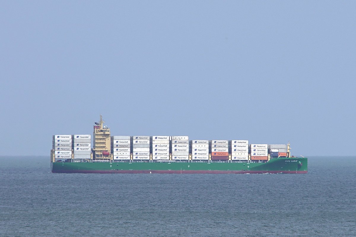 johnmorgan726's tweet photo. Chartered by #HapagLloyd the CAPE SABLE, IMO:9950131 en route to Kingston, Jamaica, flying the flag of Denmark 🇩🇰. #ShipsInPics #ContainerShip #CapeSable https://t.co/tvJlWb6psy