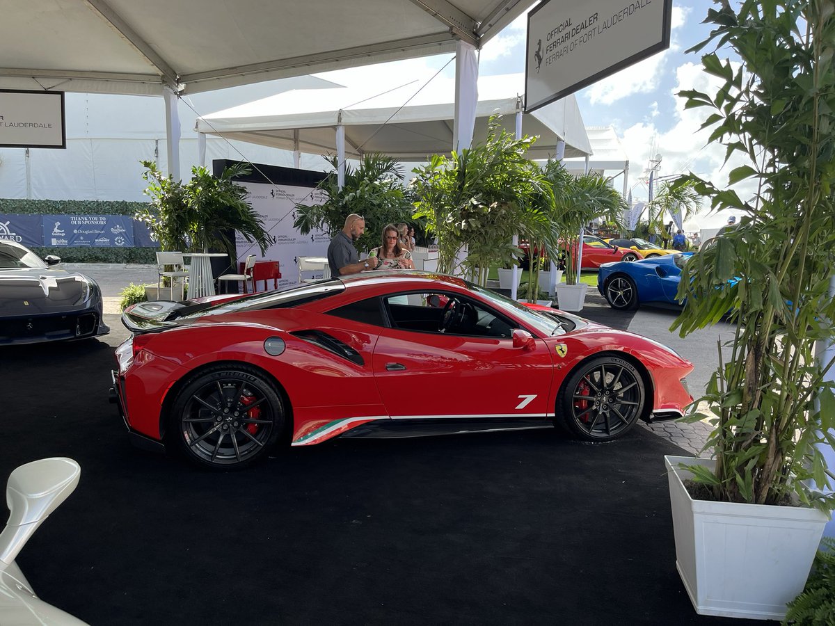 BrettBAuto's tweet image. Saw some cool Ferraris at #FLIB today.
