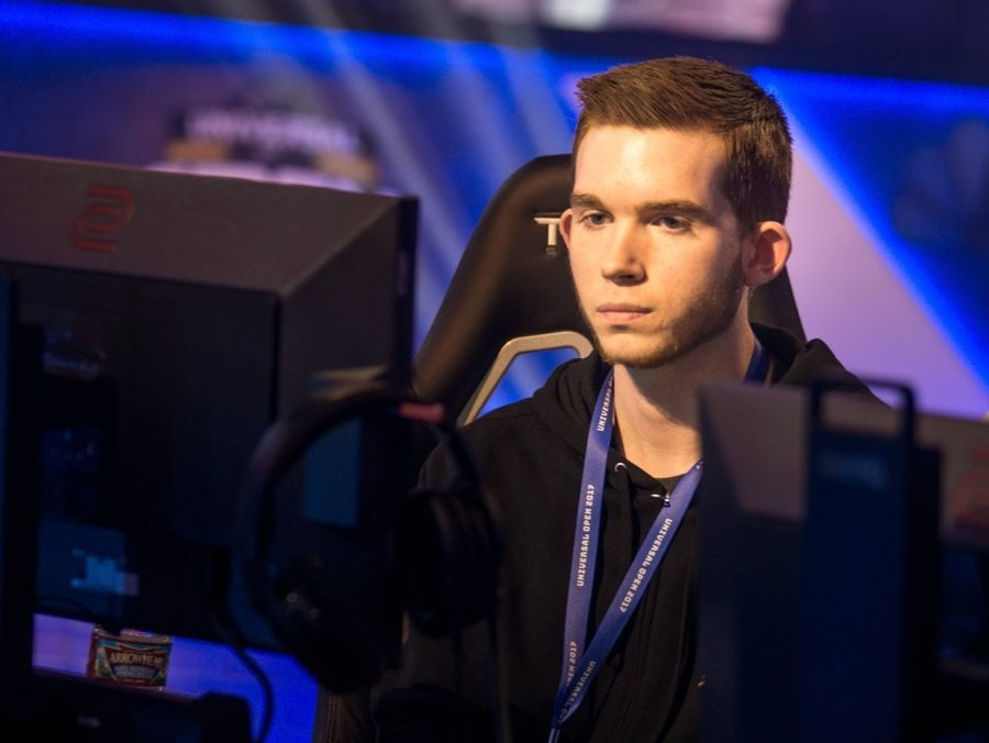 Melekiym tweet media