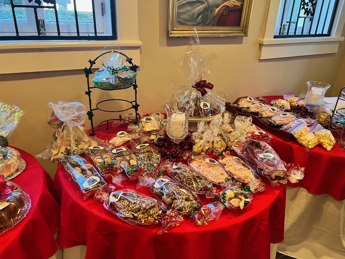 ⛄️ The Riverview at Hobson Grove Christmas Marketplace returns Wed, Dec 4, 10am-6pm at this beautifully-decorated Italianate Victorian house museum. This holiday tradition brings shopping from local vendors in food, home goods, crafts, and more! 🎁facebook.com/share/19S5SVmz…