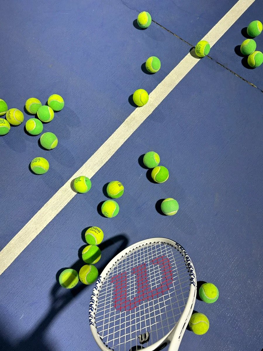 trant_d's tweet image. Learn to apply delicate and elegant makeup. Understand what clothes to wear in different occasions.