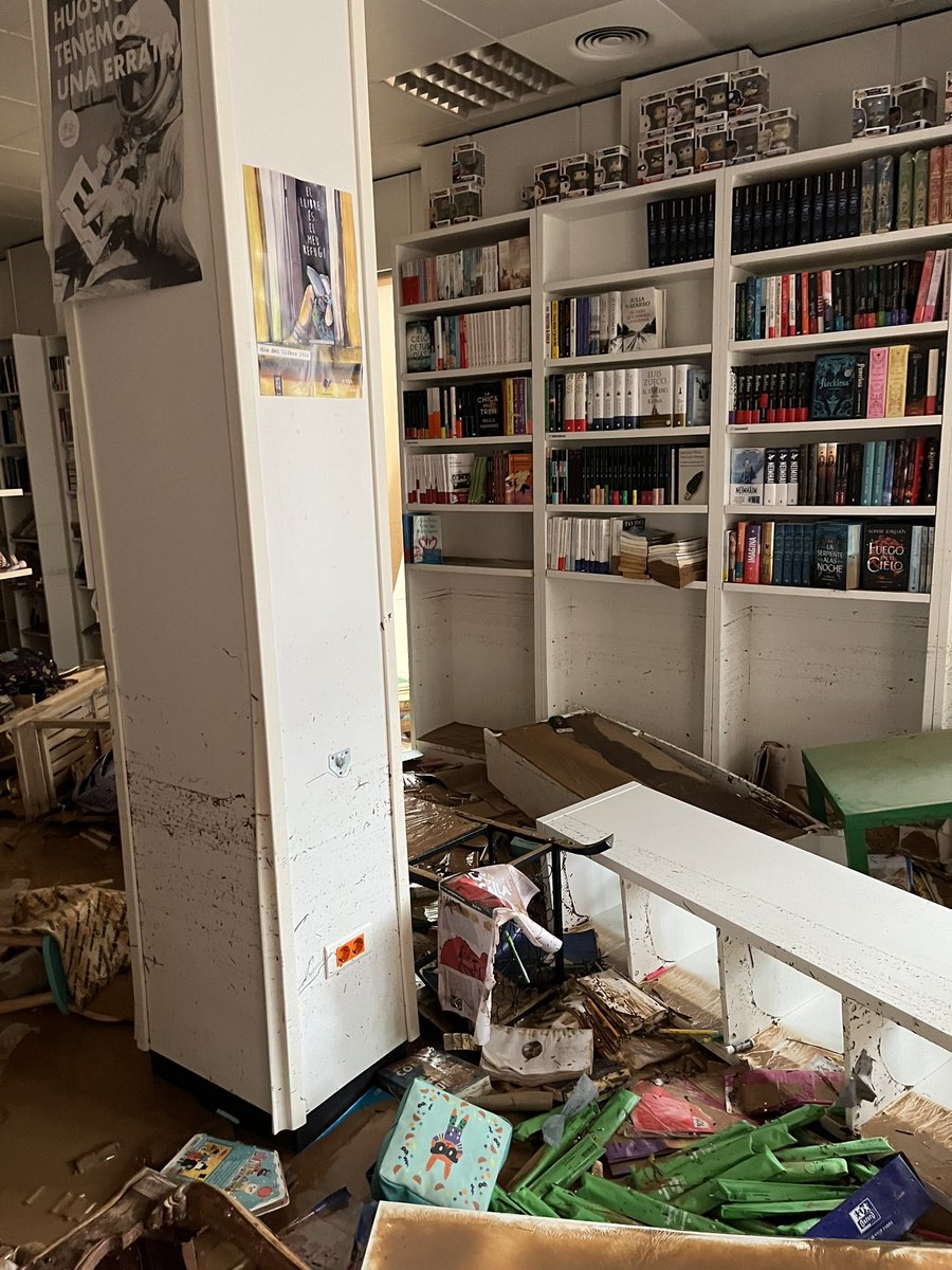 SomnisPaper's tweet photo. S’hem quedat sense Somnis. 
No podem dir res més…. https://t.co/kv4XLOhhhd
