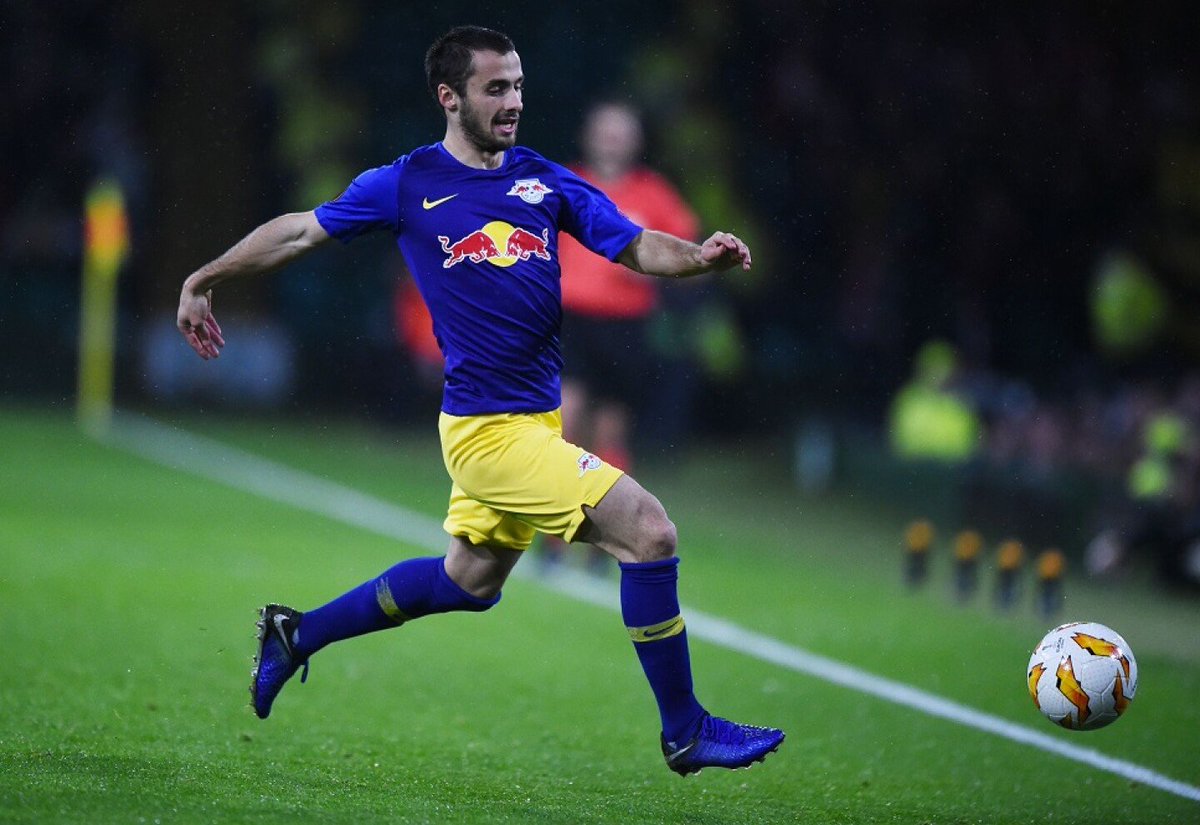SANGREXENEIZE's tweet photo. Red Bull? De Boca https://t.co/sKOIk9GzWi