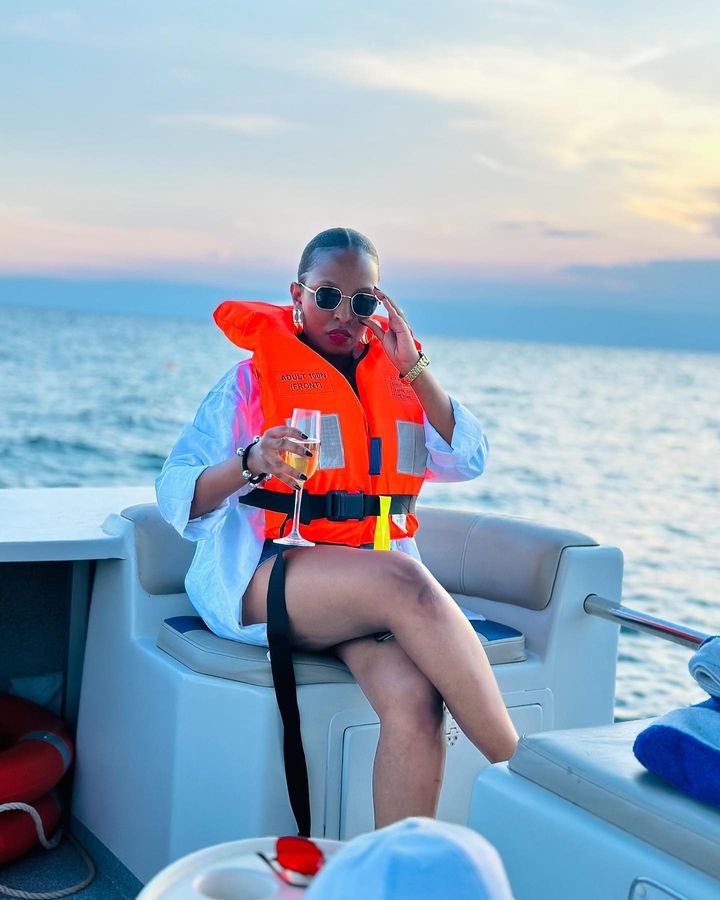 visitrumonge's tweet photo. 😍 it’s Yousla Keza again 🔥🔥🌺🌹💐🌸🌼🪷 at @visitrumonge !! Take a look 🤩
#mawimbi #sunstonebeach #Burundi https://t.co/YcDY3fxJUA
