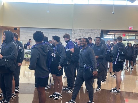 Manhattan,KS Airport (@flymhk) on Twitter photo The KSU Football team has departed <a href="/FlyMHK/">Manhattan,KS Airport</a> for Texas on a <a href="/united/">United Airlines</a> 737-900.
Good luck in Houston! Go CATS! The KSU Football team has departed <a href="/FlyMHK/">Manhattan,KS Airport</a> for Texas on a <a href="/united/">United Airlines</a> 737-900.
Good luck in Houston! Go CATS!