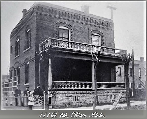 OldBoise's tweet photo. 📰#FlasbackFriday to "The Thomas Woodcock residence, 111 S. 6th Street. Built in 1906 for $3800." -Bob Hartman

#oldboise #boisehistory #idahohistory #basquehistory https://t.co/H178gu1Ach