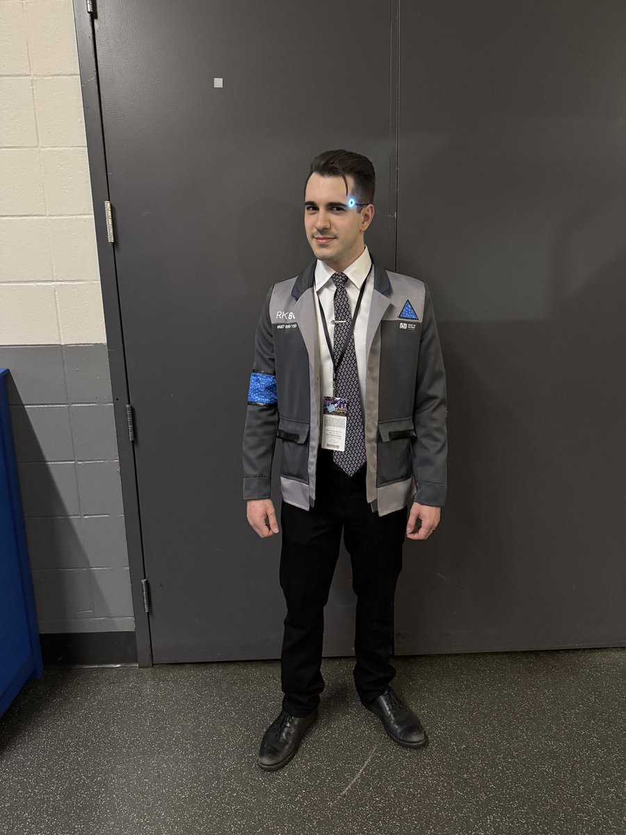 LittleBeebo's tweet photo. @BryanDechart Hello, my name is Connor, I’m the android sent by cyberlife. https://t.co/kN0lcof91z