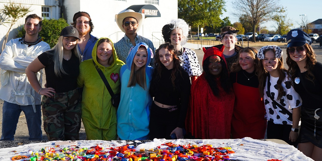 RogersStateU's tweet photo. RSU Athletics hosted its annual Trunk-or-Treat event Oct. 31 in the parking lot of Bushyhead Fieldhouse on the Claremore campus. Thank you to all who helped host the event and to all who attended!!! #rsu #rogersstate #hillcats #hillcatnation #go2rsu https://t.co/hcexQla9c8