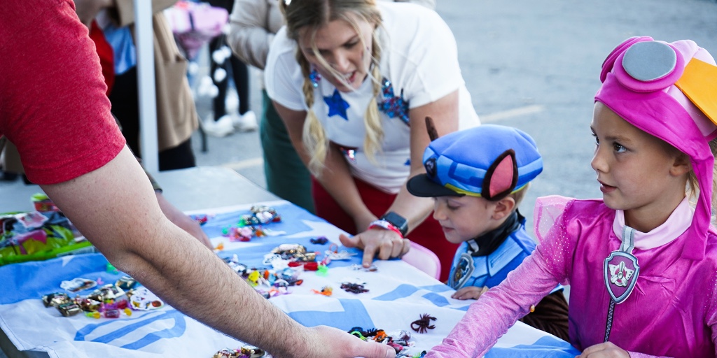 RogersStateU's tweet photo. RSU Athletics hosted its annual Trunk-or-Treat event Oct. 31 in the parking lot of Bushyhead Fieldhouse on the Claremore campus. Thank you to all who helped host the event and to all who attended!!! #rsu #rogersstate #hillcats #hillcatnation #go2rsu https://t.co/hcexQla9c8