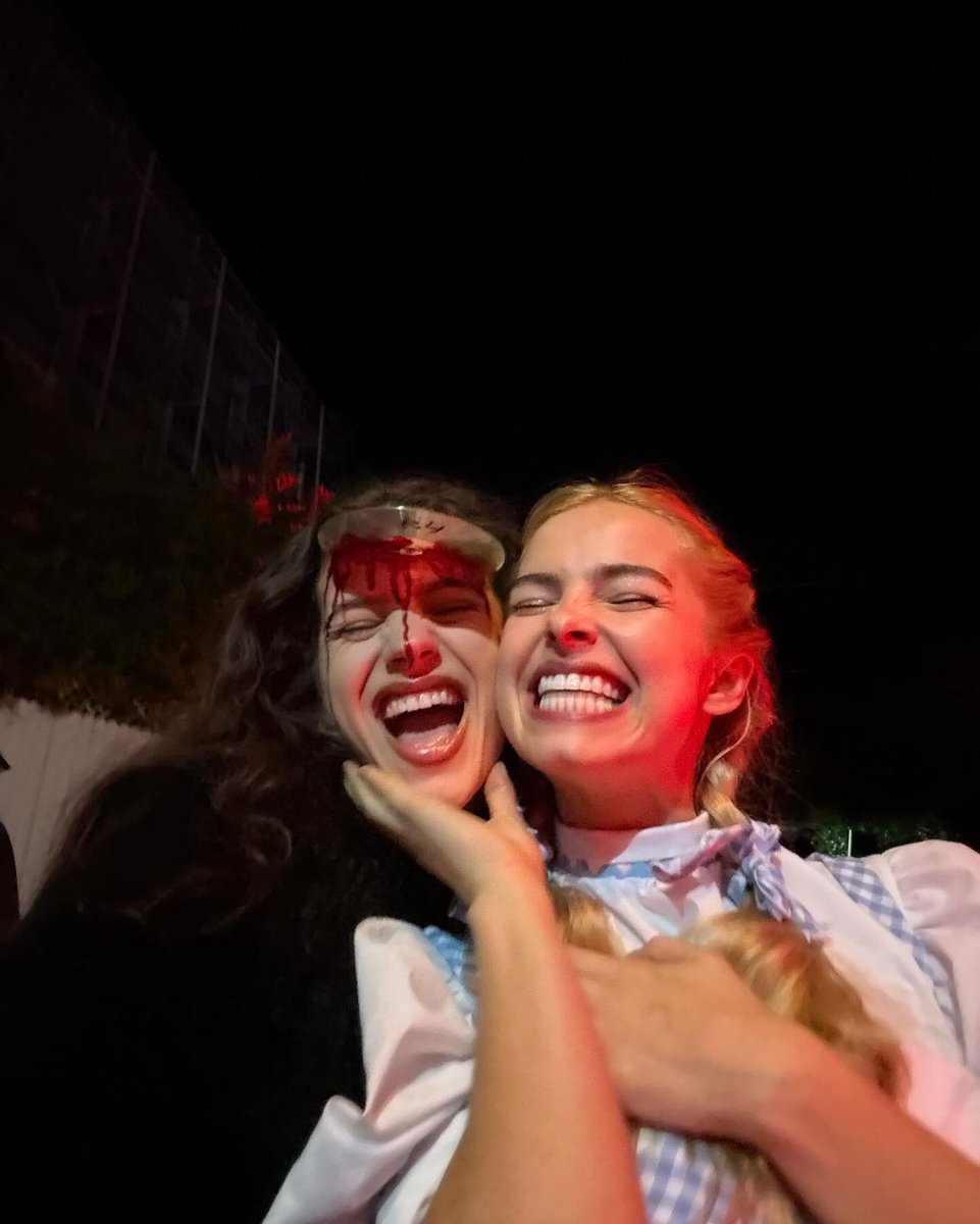 90sadds's tweet photo. obsessed w addison rae &amp; rosalia https://t.co/DaFygKrdyd