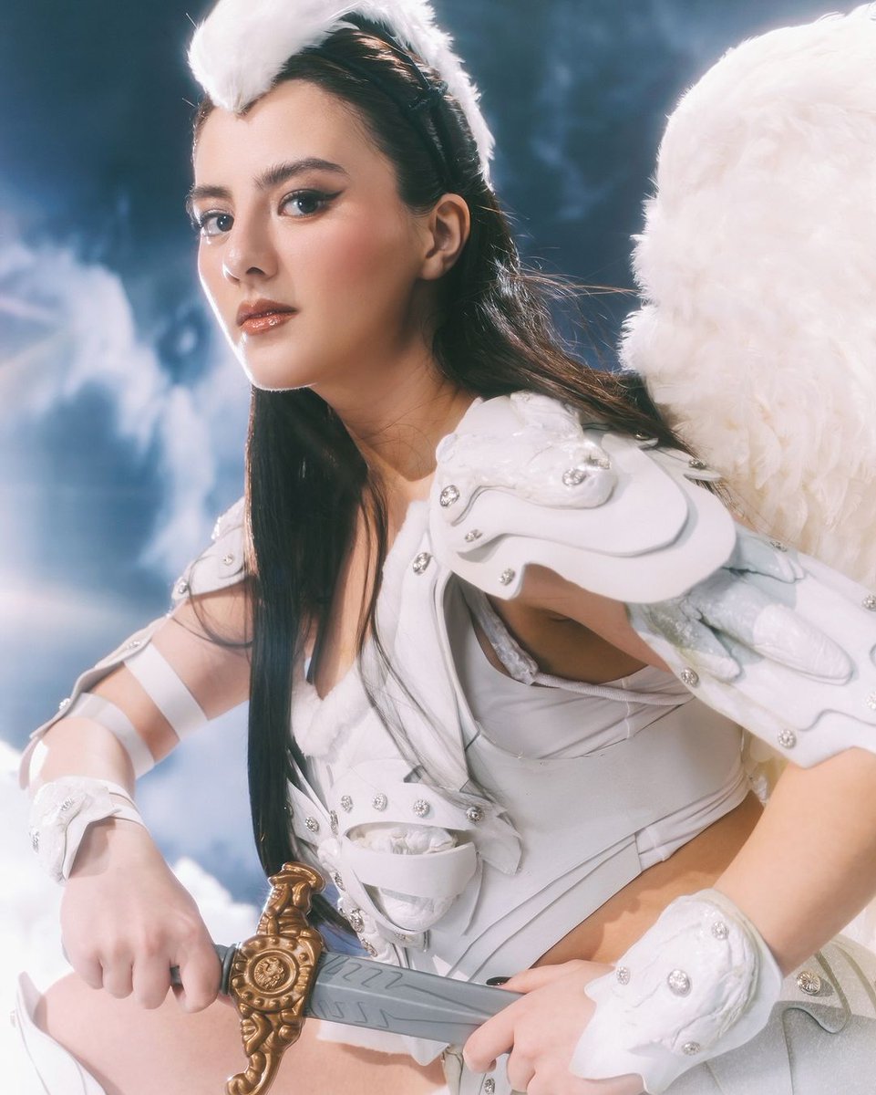 mar96988's tweet photo. Cassy  
ALWINA🪽(Mulawin 2004)
Photo by:  (@andreabeldua)
Studio:  (@siren_studiosph)
Creative Direction: @cassy
Set Design by:  (@justine_arcegabumanlag)
Make up by:  (@deniseochoa)
Hair by:  (@rjdelacruz)
Styled by:  (@styledbycath @cathsobrevega @ktlandingin @ashleyibasco) https://t.co/QVzIulIbl7