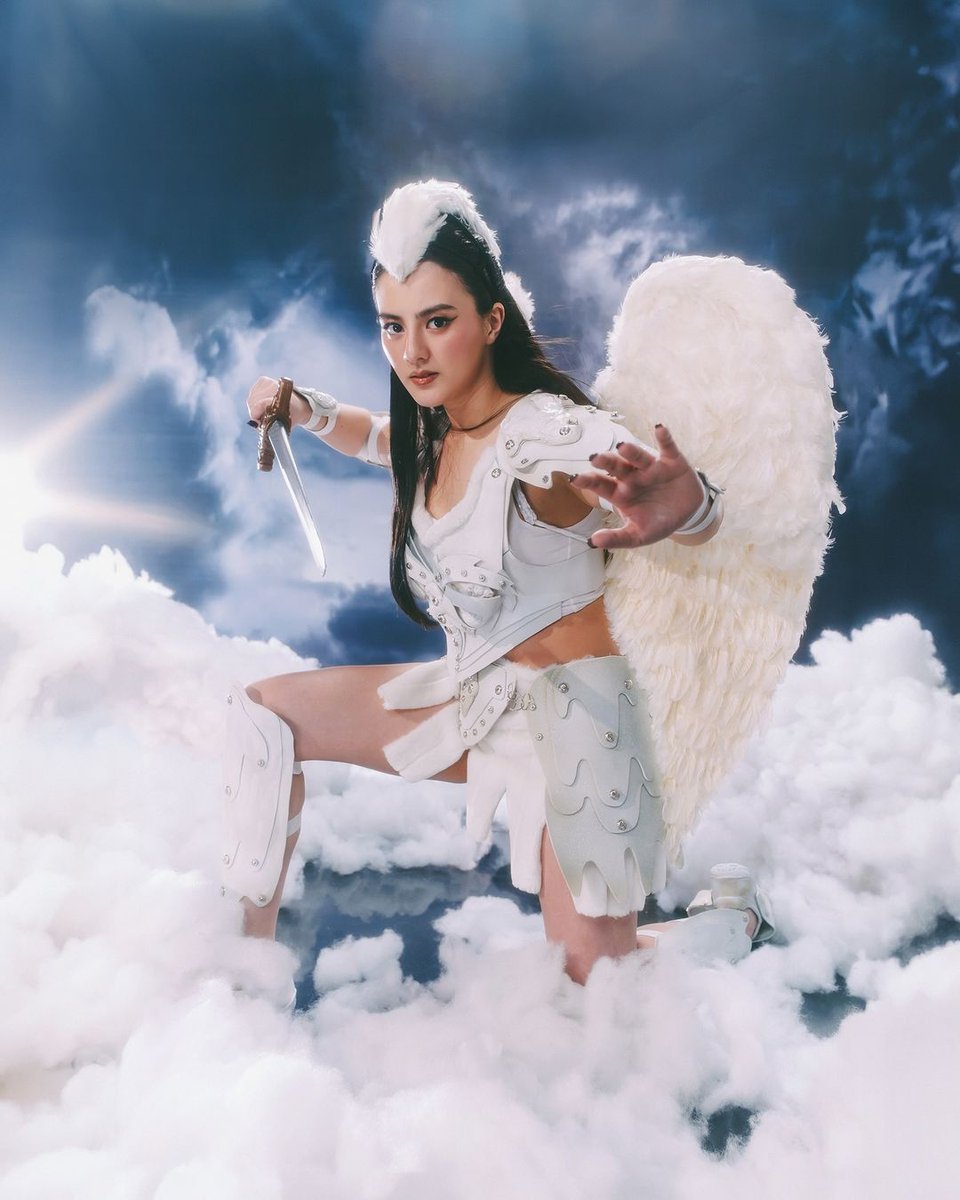 mar96988's tweet photo. Cassy  
ALWINA🪽(Mulawin 2004)
Photo by:  (@andreabeldua)
Studio:  (@siren_studiosph)
Creative Direction: @cassy
Set Design by:  (@justine_arcegabumanlag)
Make up by:  (@deniseochoa)
Hair by:  (@rjdelacruz)
Styled by:  (@styledbycath @cathsobrevega @ktlandingin @ashleyibasco) https://t.co/QVzIulIbl7