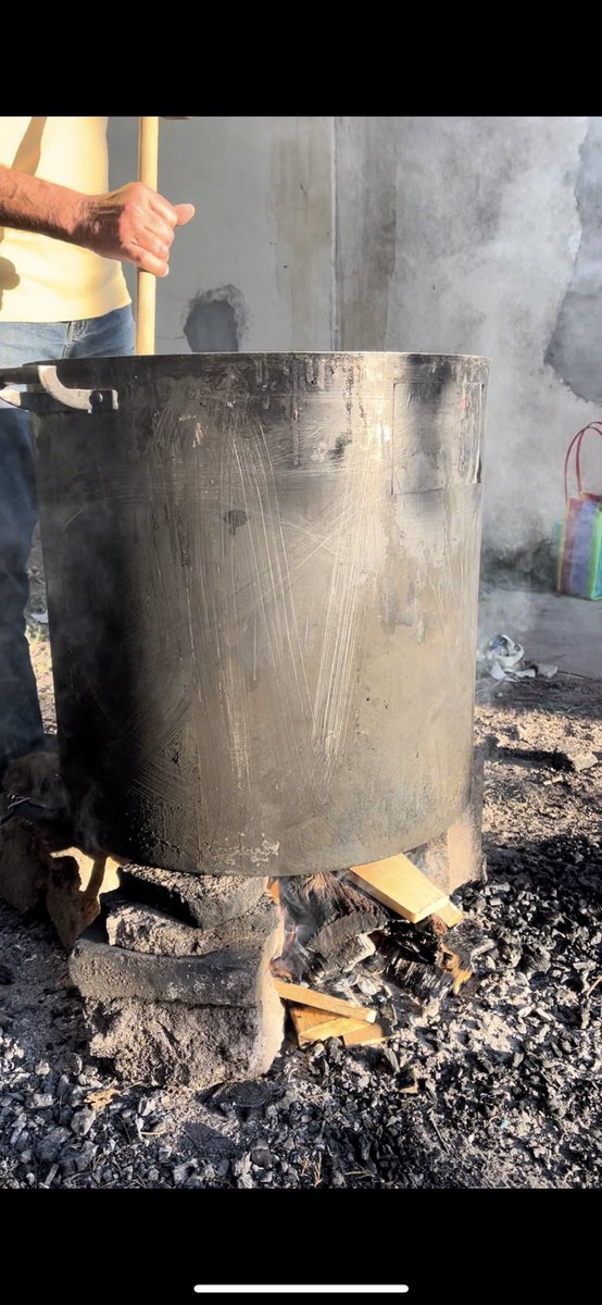 ¿Me dan una mano difundiendo?

Desde junio de este año venimos realizando cada viernes una olla popular en el CC Mugica. Semanalmente entregamos aproximadamente 150 porciones de comida, que cubrimos con aportes solidarios (…)