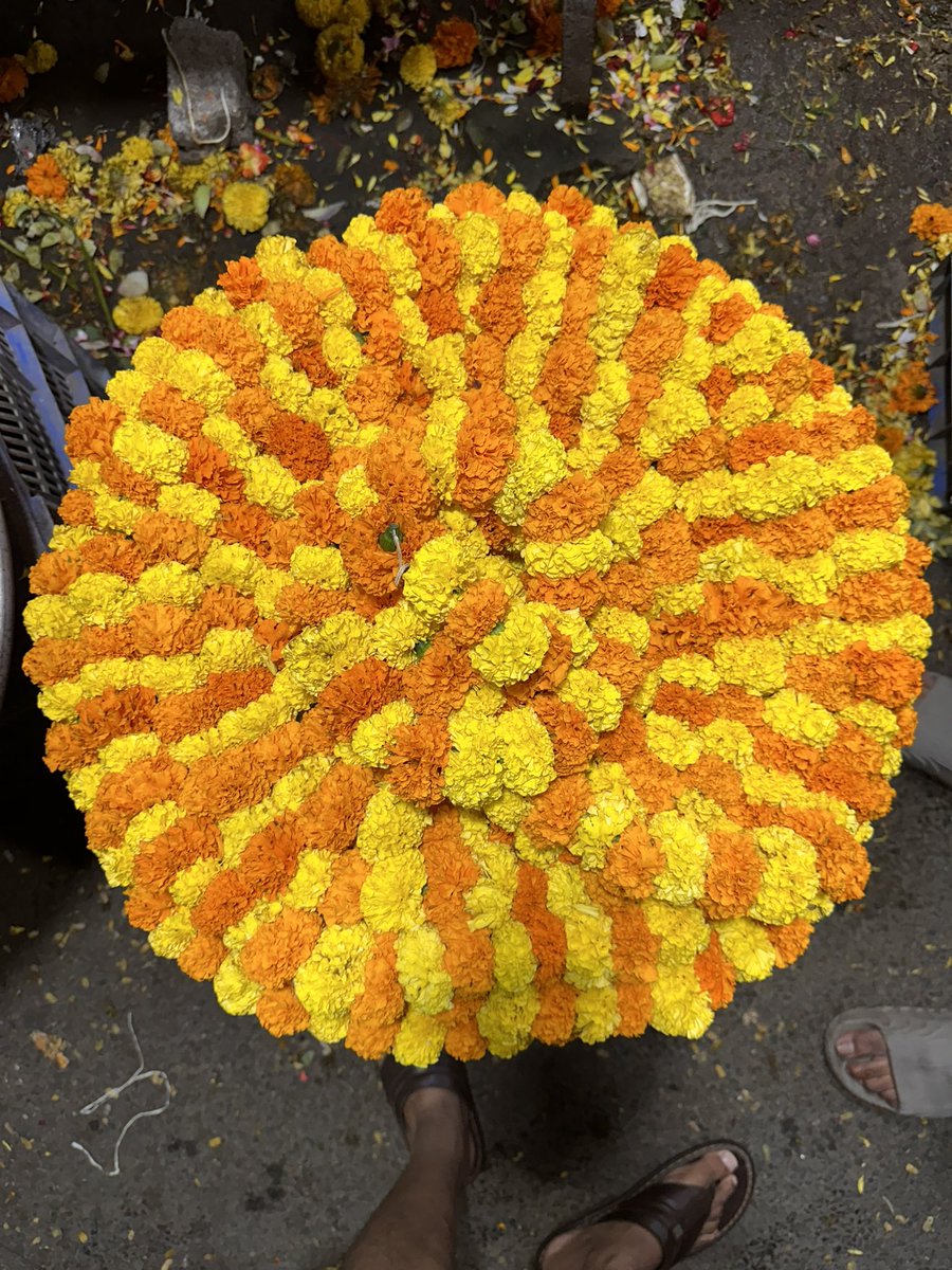 Pratvii's tweet image. Vijayanagara flower market.
#bengaluru #market #randompics #deepavali #india