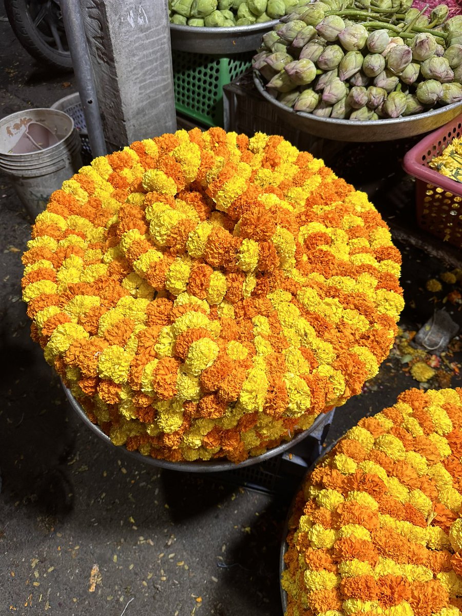 Pratvii's tweet image. Vijayanagara flower market.
#bengaluru #market #randompics #deepavali #india