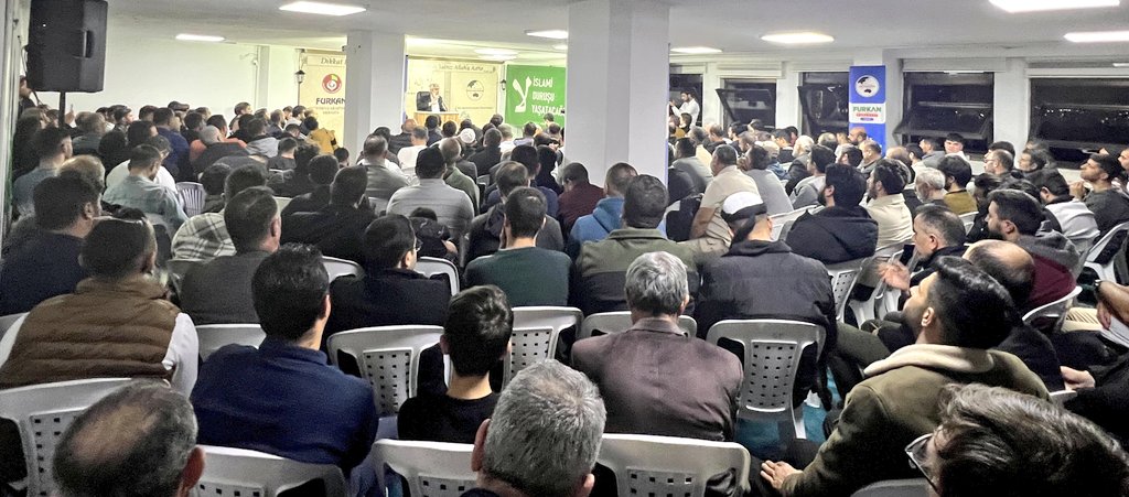 alparslankuytul's tweet photo. Alparslan Kuytul Hocaefendi'nin her cuma gerçekleştirdiği tefsir dersi Ankara halkının yoğun ilgisiyle devam ediyor.

AlparslanHoca Ankarada
#AlâSuresiTefsirDersi https://t.co/7PJRSzFwjM