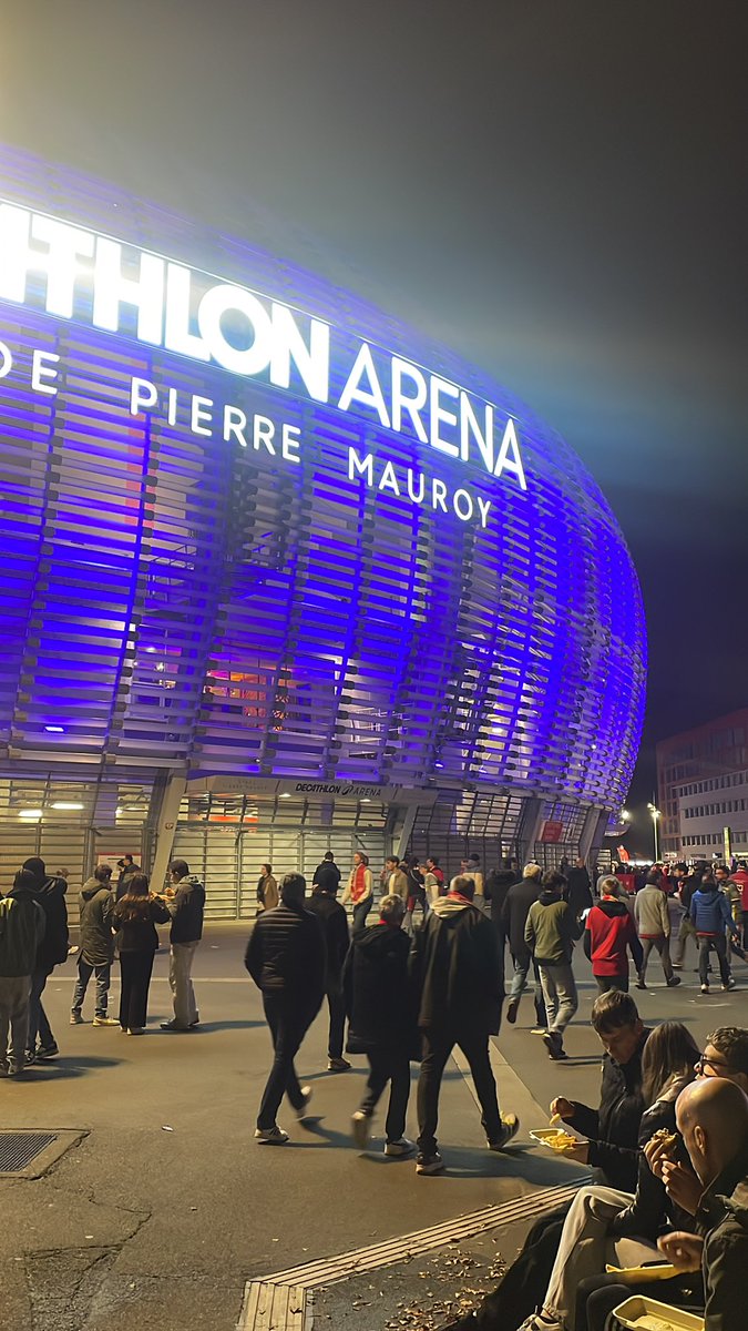 Glmcln's tweet photo. @_AuFondDuCanape Victoire ce soir ! Au stade ! ❤️💙 https://t.co/zKDVFwrblr