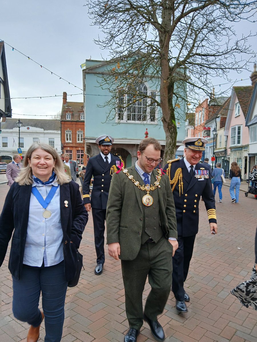 Admiral Sir George Zambellas GCB DSC DL, the newly installed Lord Warden of the Cinque Ports, accompanied by his wife, Lady Amanda Zambellas, made a notable visit to Faversham. This was the first stop in a week-long tour of all 14 Cinque Ports