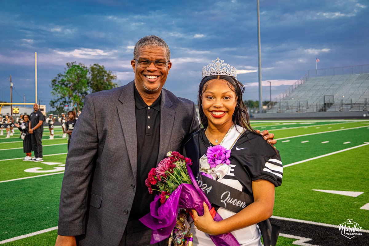 MurillosMegapix's tweet photo. 🎉Big Congrats to this year's 2024 @RandleHS HOCO King &amp; Queen! 👑✨Announced in an unforgettable pre-game celebration under the Thursday night Halloween lights, these two have captured the spirit &amp; pride of our school! Go Lions! 🦁#RandleHOCO2024 #LionPride https://t.co/nYvKARl78K