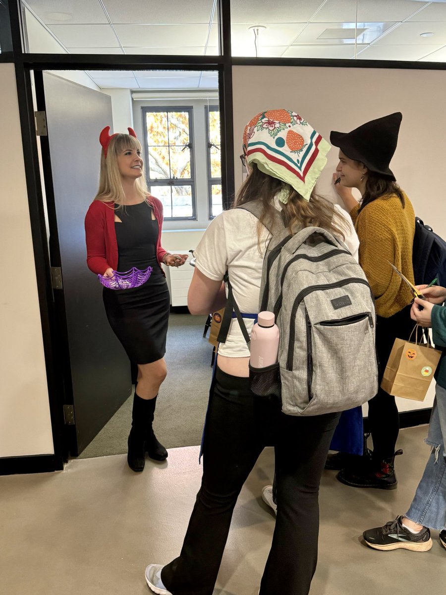 Yesterday’s <a href="/WellesleyEcon/">Wellesley College Economics Department</a> treat-or-treat.